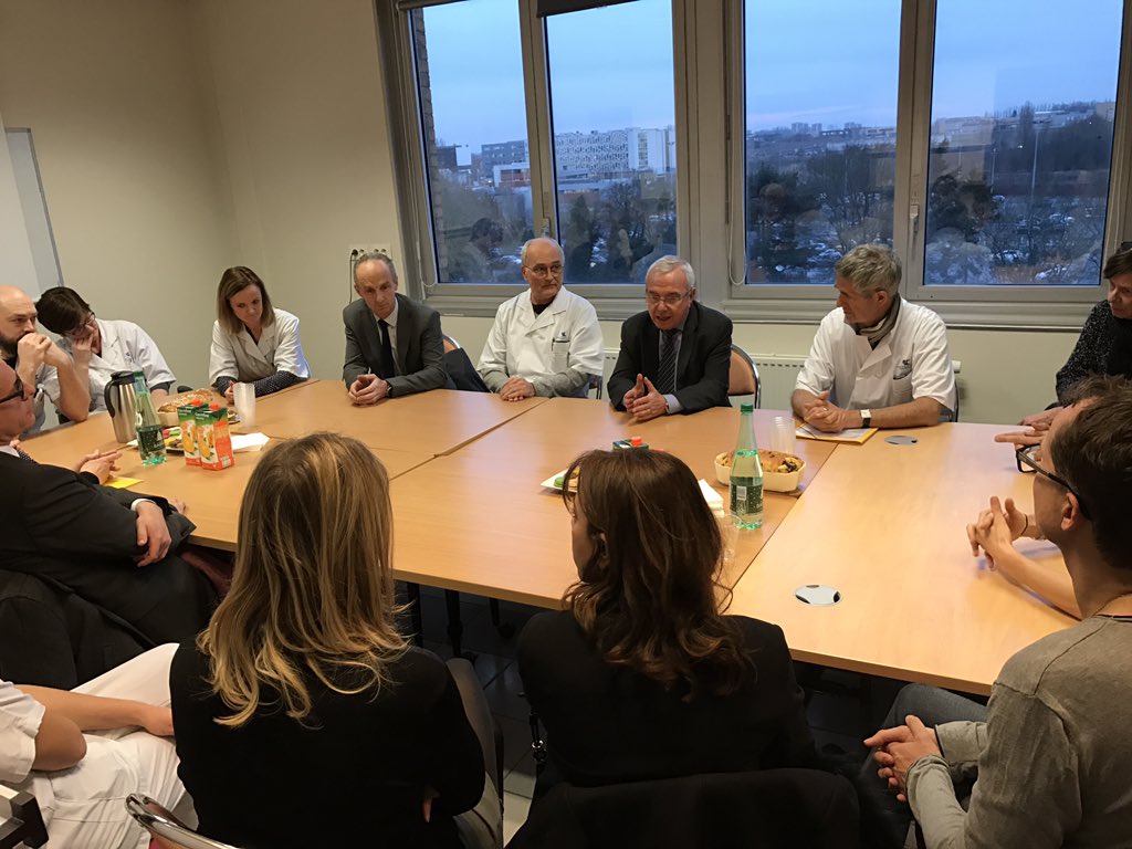 JeanLeonetti's tweet photo. Merci pour l'accueil chaleureux de l'équipe des #soinspalliatifs du @CHRU_Lille avec laquelle j'ai pu débattre #loifindevie #ethique https://t.co/EFhqudVxIY