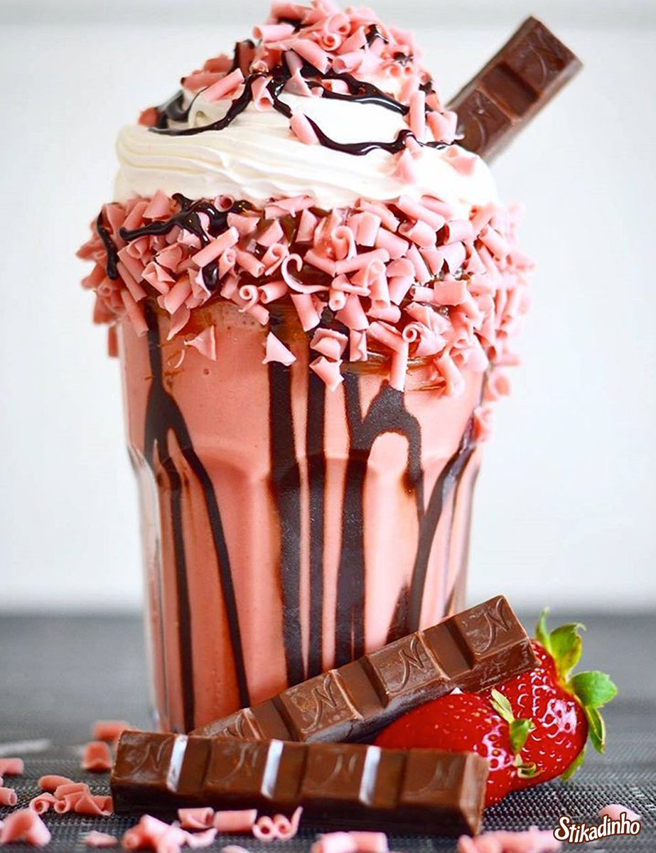 Stikadinho's tweet photo. Com o calor desse verão tem como resistir a uma taça dessas, cheia de gostosuras? 😱 Obrigada por isso, @sugarbakerysweet https://t.co/2IuCoLw1yY