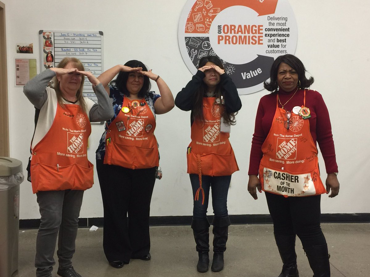 BenTenTHD's tweet photo. Photoshoot! Please turn down the lights! #FakePhoto #FakeLight #mwjan2017 #2761voa https://t.co/lBJVGTObHj