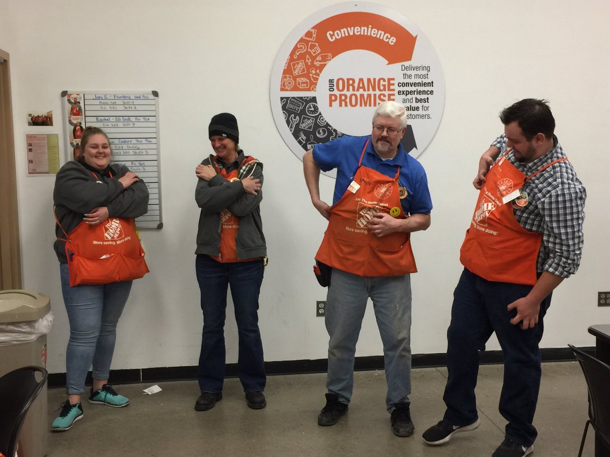 BenTenTHD's tweet photo. Photoshoot! Everyone's got bed bugs! #FakePhoto #FakeBugs #mwjan2017 #2761voa https://t.co/GY8itUl2rc