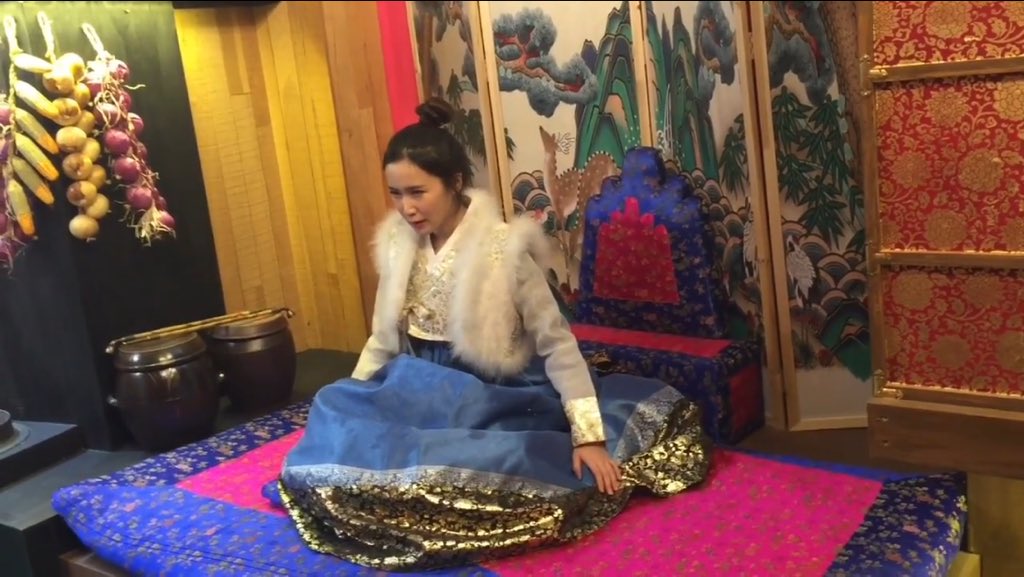 sketchbooksID's tweet photo. [Vid] 170127 Twin TV 4! Twin's Hanbok Experience. Happy Lunar New Year❤️
@crayonpop Twins Choa &amp; Way
Subscribe 😉
https://t.co/QykeJ4fJdF https://t.co/rlXnsemtIW