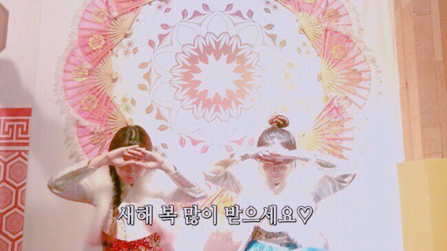 sketchbooksID's tweet photo. [Vid] 170127 Twin TV 4! Twin's Hanbok Experience. Happy Lunar New Year❤️
@crayonpop Twins Choa &amp; Way
Subscribe 😉
https://t.co/QykeJ4fJdF https://t.co/rlXnsemtIW