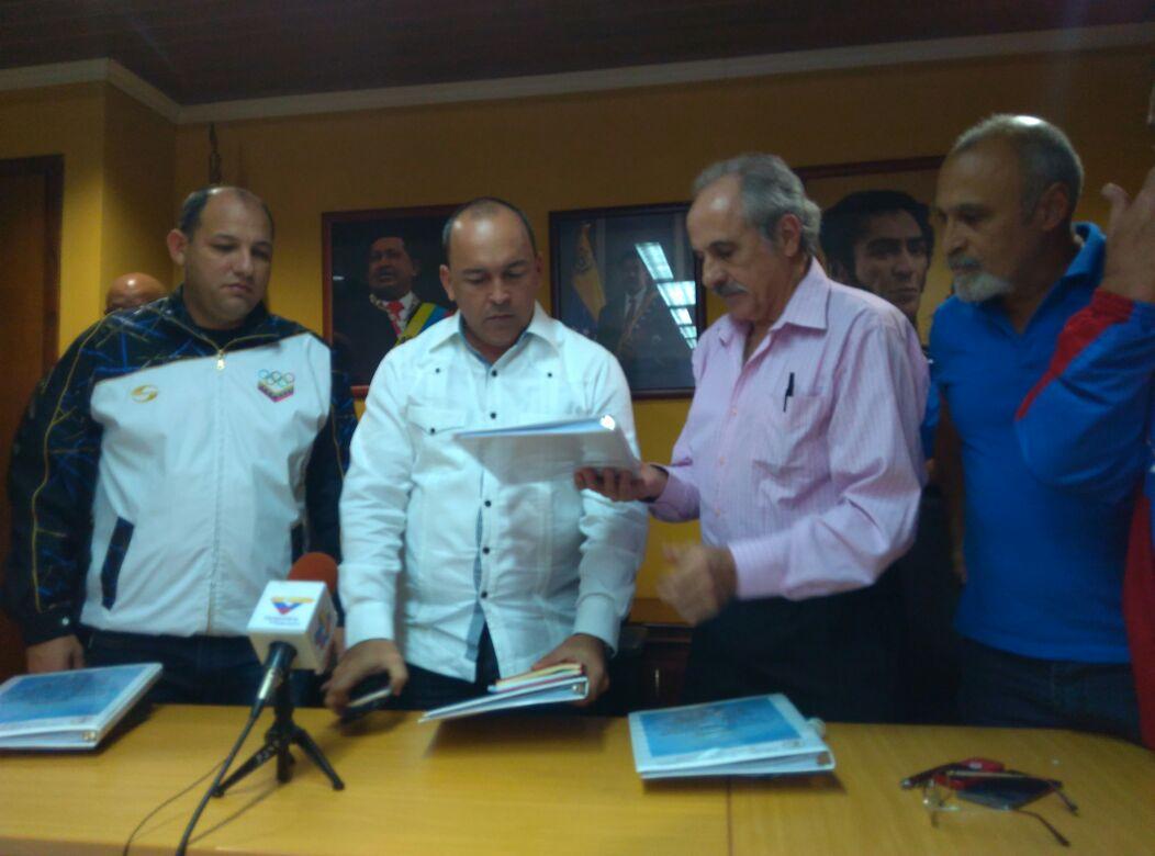 FederacionFTUV's tweet photo. Ya fue consignado el proyecto de la III CCU del sector universitario @cbolivariana @Mppeuct @MPPPST https://t.co/1A65WOfSNi