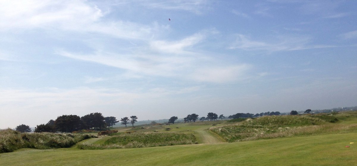 SunstoneLinks's tweet photo. I live in Scotland so a bit biased but its fair to say that Ireland has at least a few of the best in #linksgolf including .@portmarnockgolf https://t.co/mvmxfXbTnv