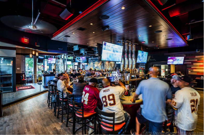 Loudoun_Station's tweet photo. Whether you want cocktails or cold ones, #BlackfinnAmeripub has a happy hour that’s fun for all! Mon-Fri from 3-7 https://t.co/A4tHtZa9Ya