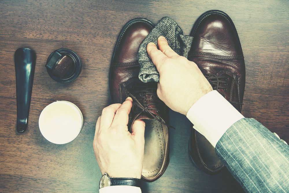 Frieschskys's tweet photo. Make sure your favorite footwear survives... Some simple shoe hacks: https://t.co/FDh5bs4F3K https://t.co/Kc5bV3fUN0