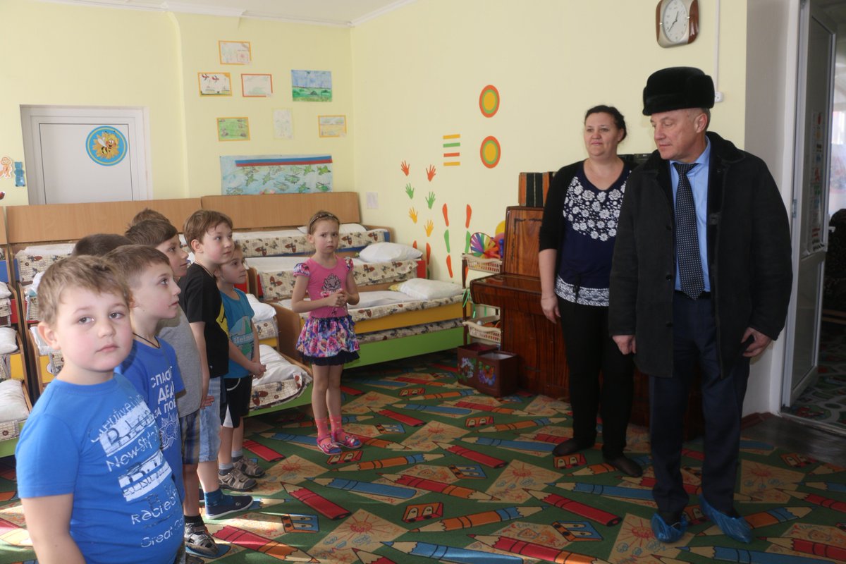 svzhilenko's tweet photo. Не мог не заехать в детский сад № 37. И малыши, и воспитатели всегда рады гостям. https://t.co/Hs9uITdExi