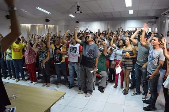 Ailton_Maciel25's tweet photo. A greve continua, prefeito a culpa é sua!  #PrefeitoPagueMeuDinheiro
#CarlosEduardoChegaDeAtraso https://t.co/HdpZdIb2yz