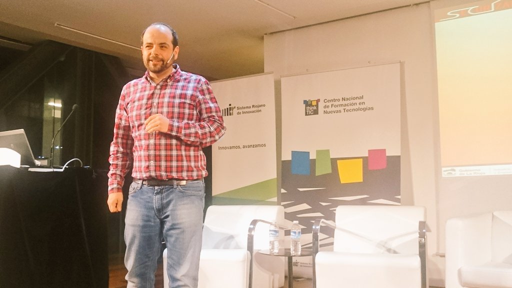 _ancite_'s tweet photo. Cerrando la jornada de hoy @lawwait con la cara b de sus Memorias de un perito informático en @Thinktic https://t.co/QwwQfYv5T5