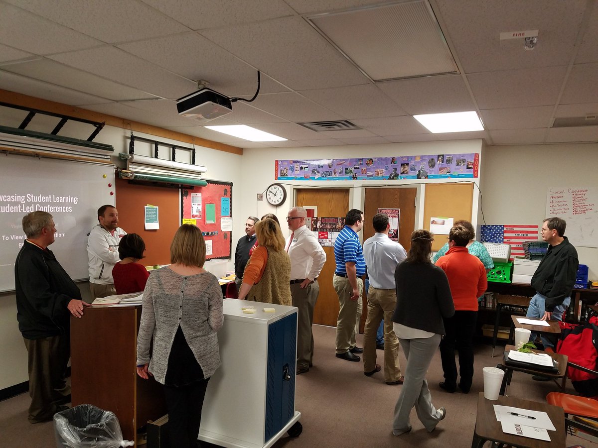 JoshStephenson_'s tweet photo. Ginny Duncan and Kate Piland, coaches for LHS leading a session on Showcasing Student Learning #CreatingHistory #480boost https://t.co/PYwz9Uixec