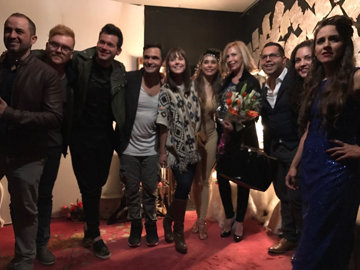 BravasDeCama's tweet photo. @AleGarcia_Of Gracias a nuestra madrina de sala que nos acompañó en el estreno de este texto magico, surreal y cinematográfico! https://t.co/kwJbFtUMAn