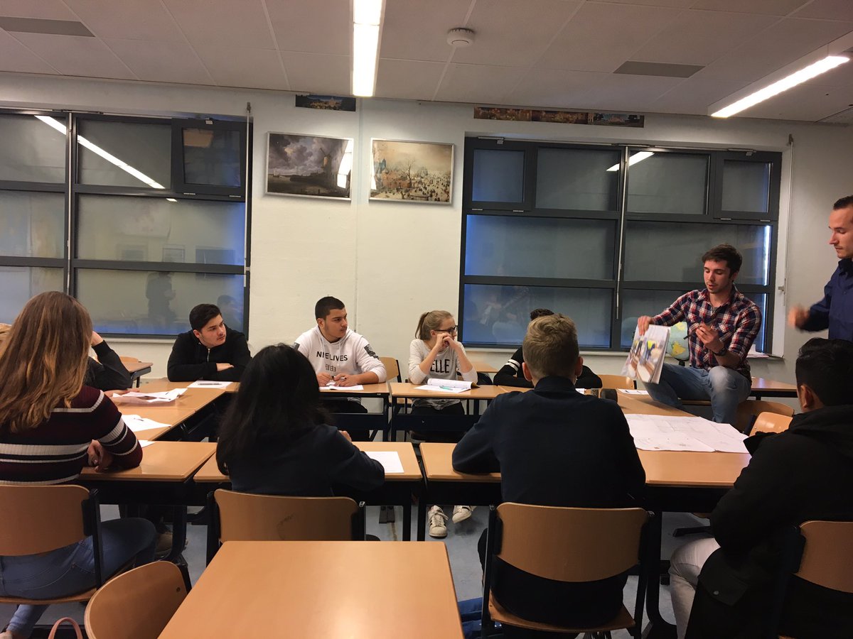 Leerlingen TL3volgen MBO-voorlichtingen gegeven door studenten van 16 verschillende opleidingen. #toekomst #oriënteren