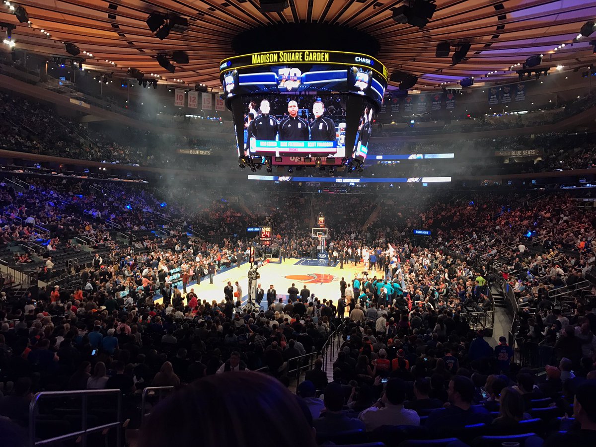 vmrobles4's tweet photo. Pues de nuevo gracias a @entradasNBA disfrutando de @willyhg94 y la @NBA #madison #jugooooon #letsgoknicks https://t.co/KjSry3ocOE