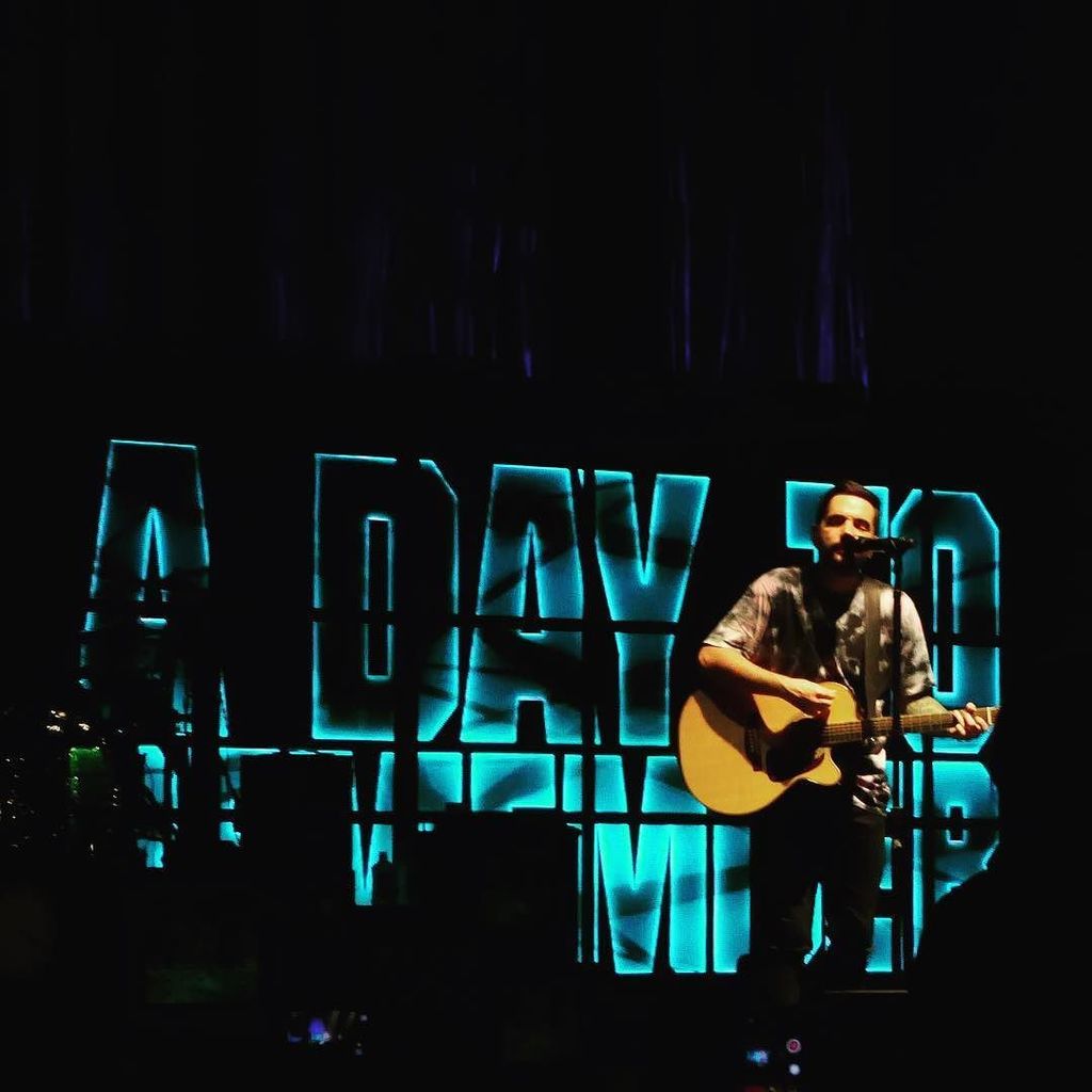 gianniricc's tweet photo. #adtr #wembleyarena https://t.co/HbCbyhzPqg https://t.co/5cO7KNr7pq