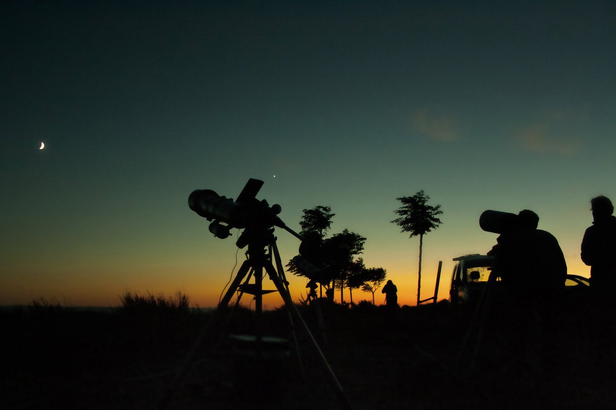 Astrono_Cat's tweet photo. "Las teorรญas se pueden derrumbar, las buenas observaciones nunca se desvanecen" (H. Shapley). #astroquotes #astronomy #Astrophotography #GN https://t.co/j5lE0XCHMG
