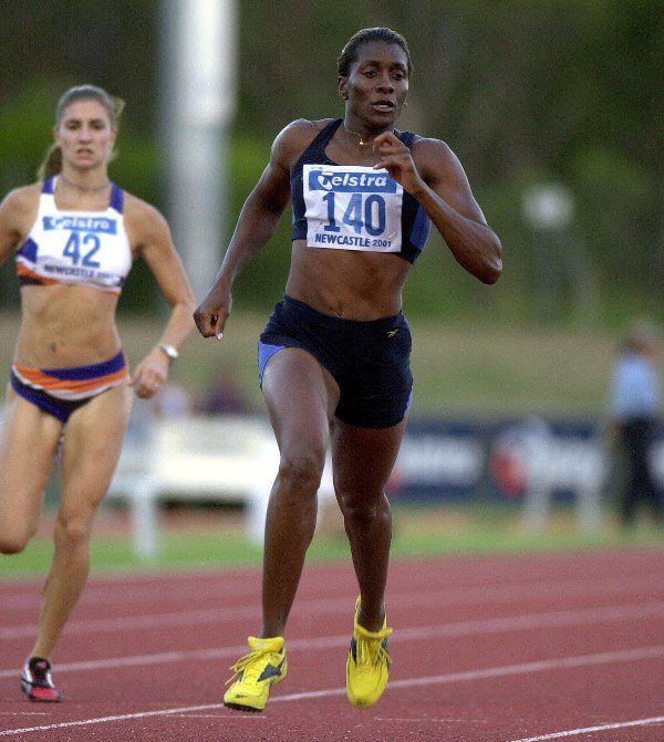 David_Tarbotton's tweet image. Some Vgood meet records in best events @HunTrackClassic
m1500 @abdirunning 3:38.12
w800 @annierubie 2:02.53
w400 Sandie Richards (pic) 51.74