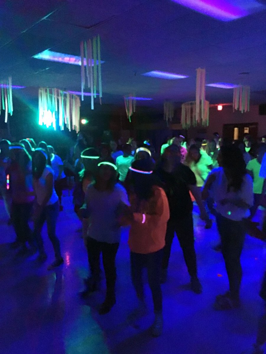 dcmsalln's tweet photo. Glow in the Snow #dcmsalln #dcms #middleschool https://t.co/tem2oum8Jk