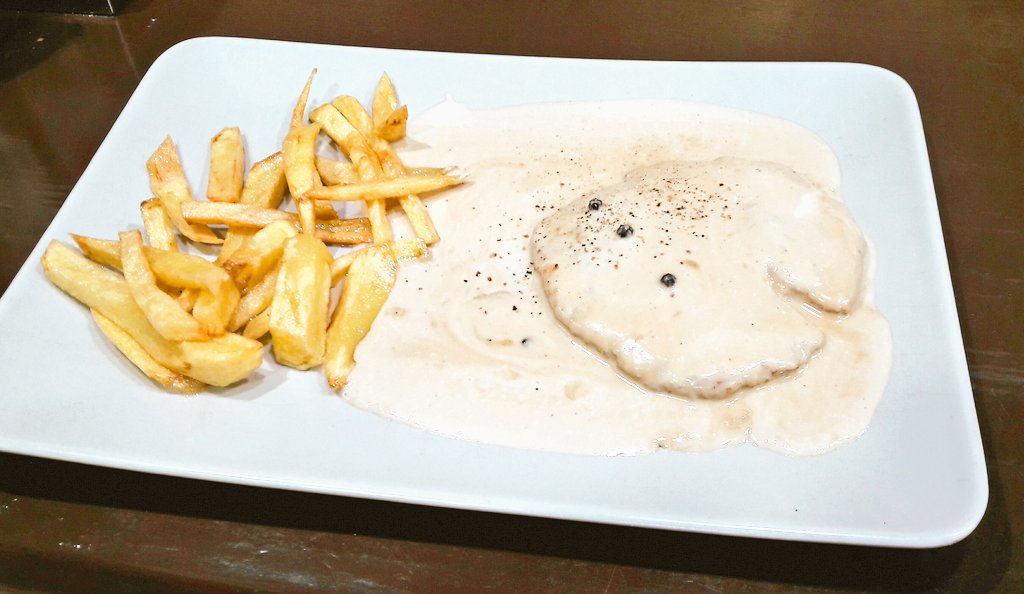 Una tapita de Timbal de salmón para disfrutar de este maravilloso viernes!! #detapeo #pasarileando #centrodeecija