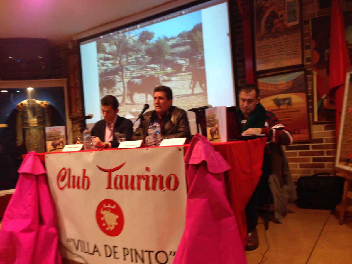 juanavalenciano's tweet photo. Ciclo de conferencias del @TaurinoPinto con la perspectiva interesante de las ganaderías. Aforo completo https://t.co/PJ0HrN8pIP