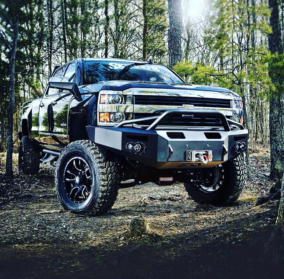 Skyjacker's tweet photo. It's fine truck Friday! How about this Chevy HD 2500!?! #skyjacker #fabfours #finetruckfriday #hd2500 #trucklife #lifted #chevy https://t.co/q8wideVxFG
