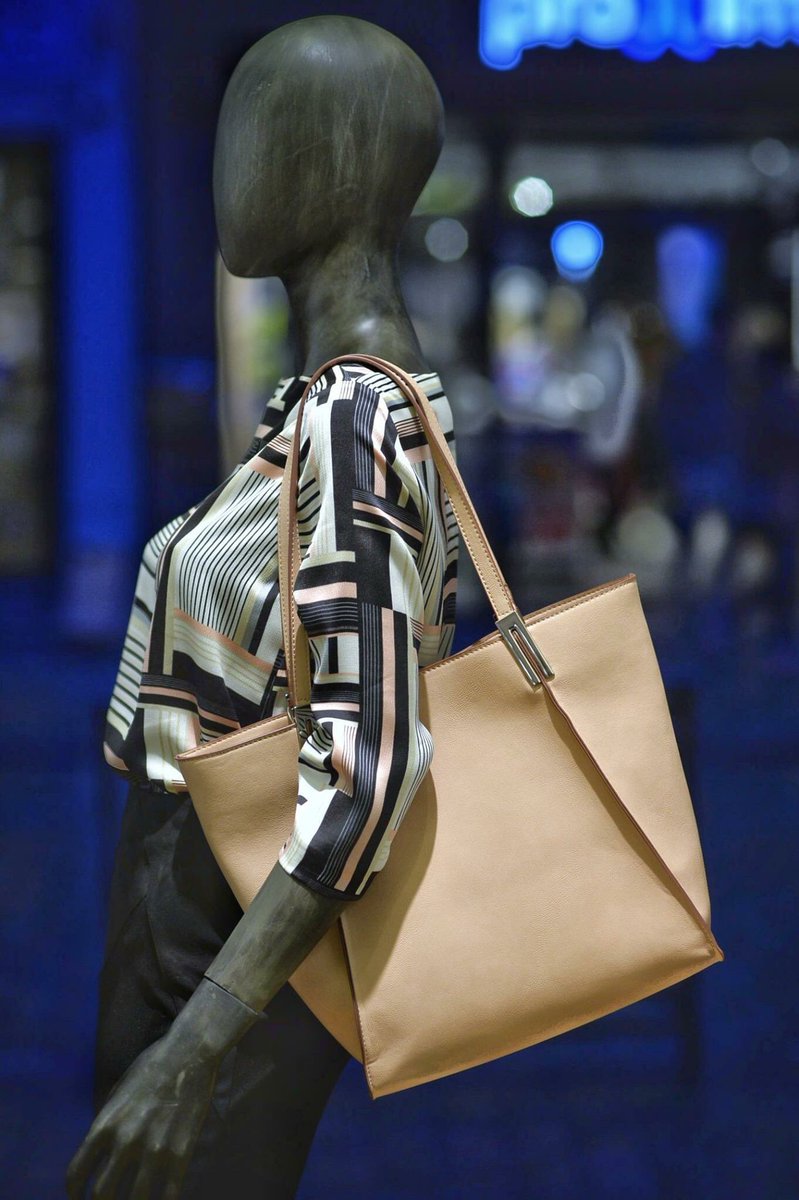 Esprit1180's tweet photo. Découvrez 4 nouveaux it-bags sur notre page Facebook! #itbag #esprit #uccle #shopping #femme #mode #fashion #cuir #tendance #nouveauté https://t.co/PaQNFqtAID