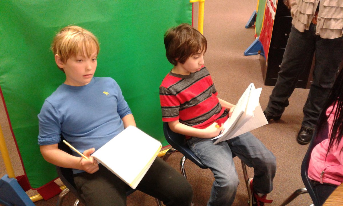 MsSmithSmarties's tweet photo. The students are working in partners to finish simile phrases. They enjoyed this a lot! #PESpride #d102learn https://t.co/nTAgMH3faC