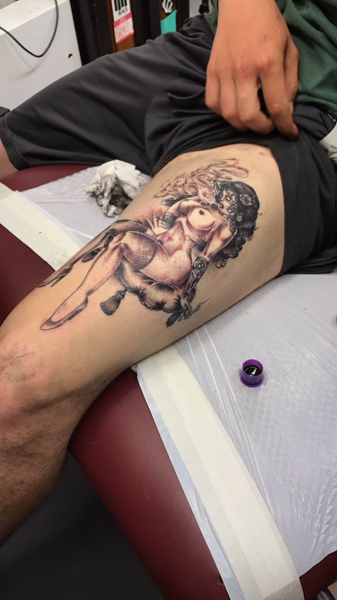 OneTrueJello's tweet image. Y'all never met my girlfriend Rosa we've been strong for two months things are going pretty good it doesn't seem like she's goin anywhere