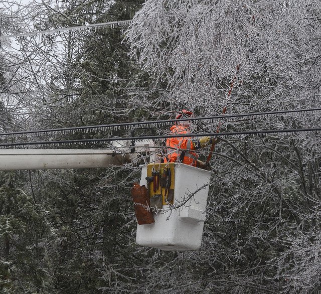 hydroottawa's tweet photo. Our thoughts are with all the New Brunswickers affected by #2017IceStorm & @NB_Power crews working to restore power. #StayStrong #StaySafe https://t.co/RLqOPq0m4Y