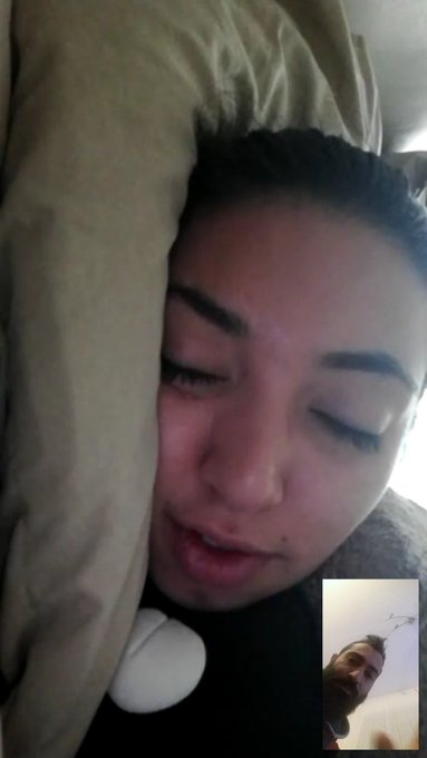 Que se me duerman mientras hago un #facetime da mucho que pensar...🤔🤔🤔 @FridaSante https://t.co/QJla<a href="/tag/facetime"class="tags">#facetime</a>