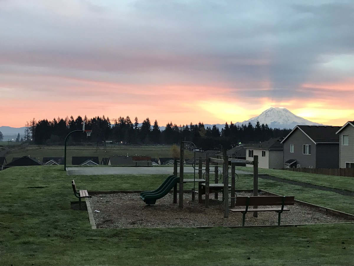 Sunny_Jeni's tweet photo. @naturetechfam This is My America // Colors of Nature: the sunrises @MountRainierNPS creates. #parkchat #FindYourPark https://t.co/Qf0H0BtBmi