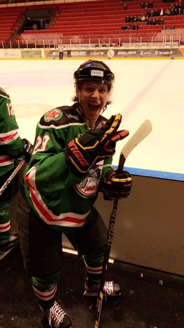 pstromming's tweet photo. Seger 8 - 2 för Oppala mot Skutskär, skott 44-28 och ny 3:a i tabellen ✌Jajamän!!😃😃 @KristianNNilsen #gloryala https://t.co/Ov9nfE9HQu