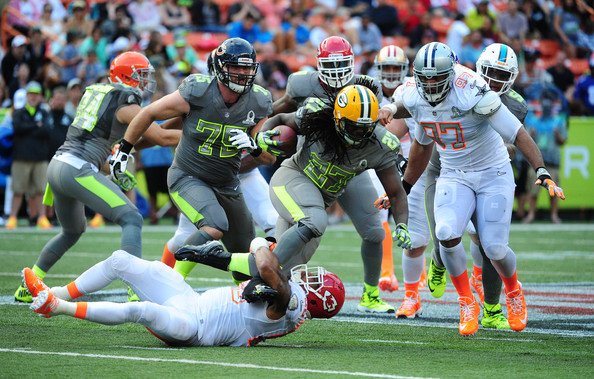 Lil_Eazy_Ana_42's tweet photo. TBT to the 2014 #ProBowl https://t.co/ZxU2P9nkU6