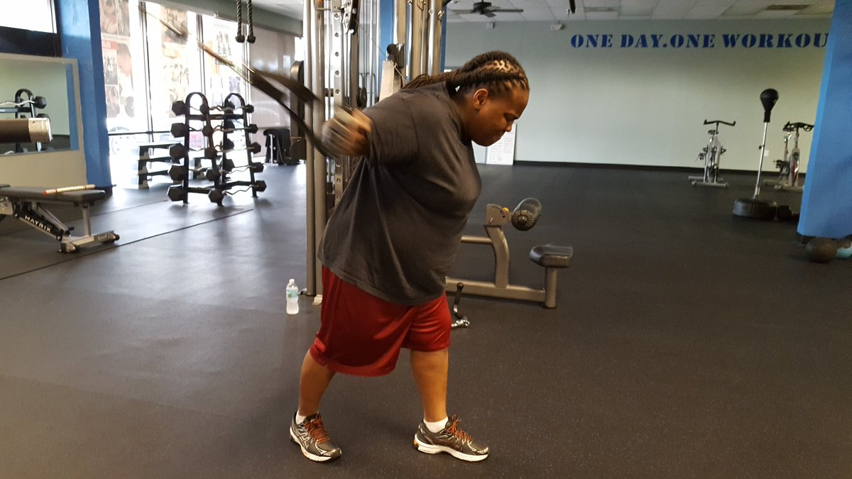 KellyLynnFit's tweet photo. My pharmacist turn physique competitor... Kim. Birds flying and everything. #chestday #futurecompetitor https://t.co/AtTxFhwIC3