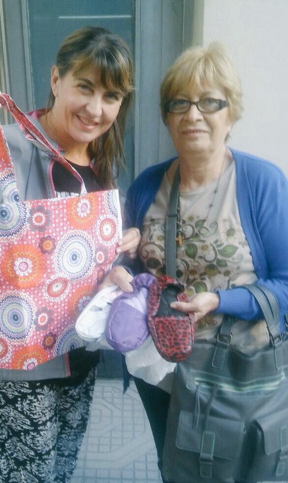 lacorderoes's tweet photo. Susana hace zapatillas para fiestas de 15 y bolsas de la compra si alguien necesita es su pequeño emprendimiento https://t.co/4DHIZvPZ4U