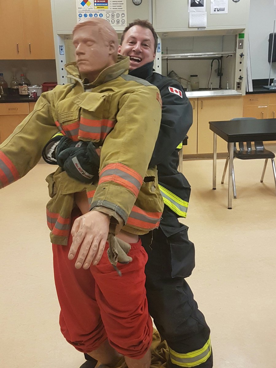 penhighbio's tweet photo. .@arcuricacid was thinking about a career change until he had to lift rescue randy! #keepchem #dropRandy https://t.co/w9ddSe50JH