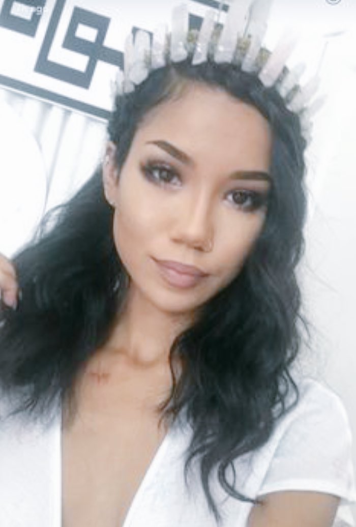 emo_spiice's tweet photo. I'm in a debate right now. Who's hotter? Jhene or Cassie?? (Even tho they're both beautiful) #TeamJhene https://t.co/nBNqwY7mlk