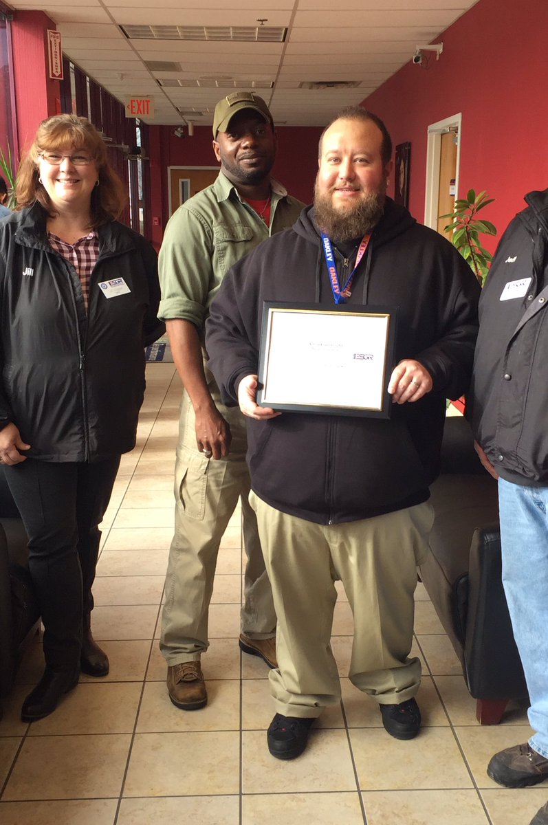 KristiHartTP's tweet photo. Congrats @AMOS_EDC_TPBOI He received the Service Member Patriot Award for supporting our military members employed by Teleperformance @ESGR https://t.co/5QYfIDsGq5