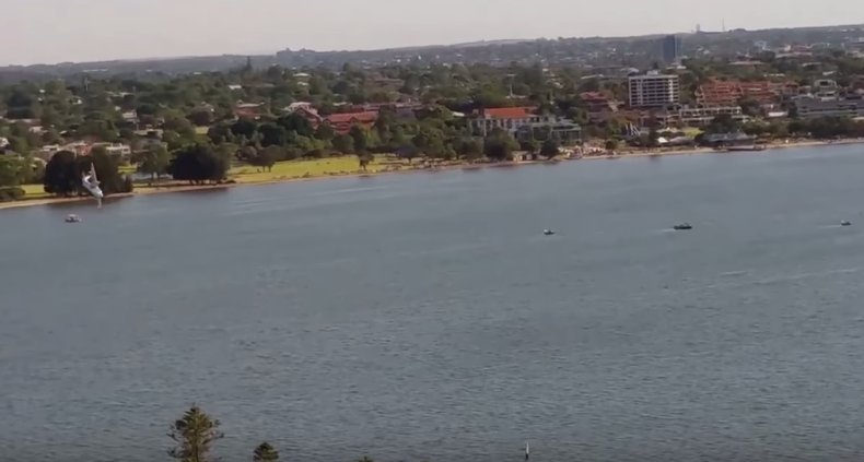 ⚠ VIDEO: The horrifying moment a man and a woman died after a plane crashed into Perth's Swan River! bit.ly/2kuJGGZ