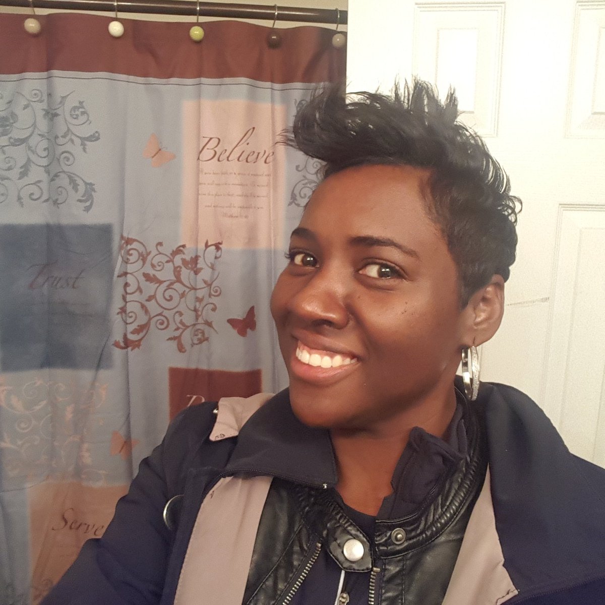 nikey108's tweet photo. Happy Friday!! #smile https://t.co/eyIoQkPrrJ