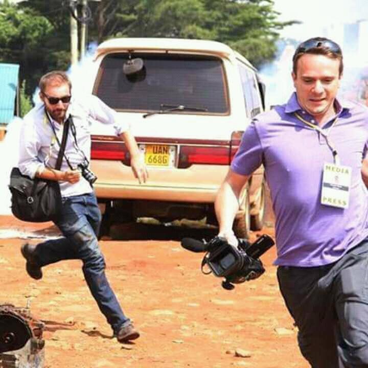TalentAhereza's tweet photo. Foreign Journalists running away from January. Copied tweet from @kukuwazabanga. #JanuarySituation @pyepar @arthurtotally https://t.co/NY39dsI9K8