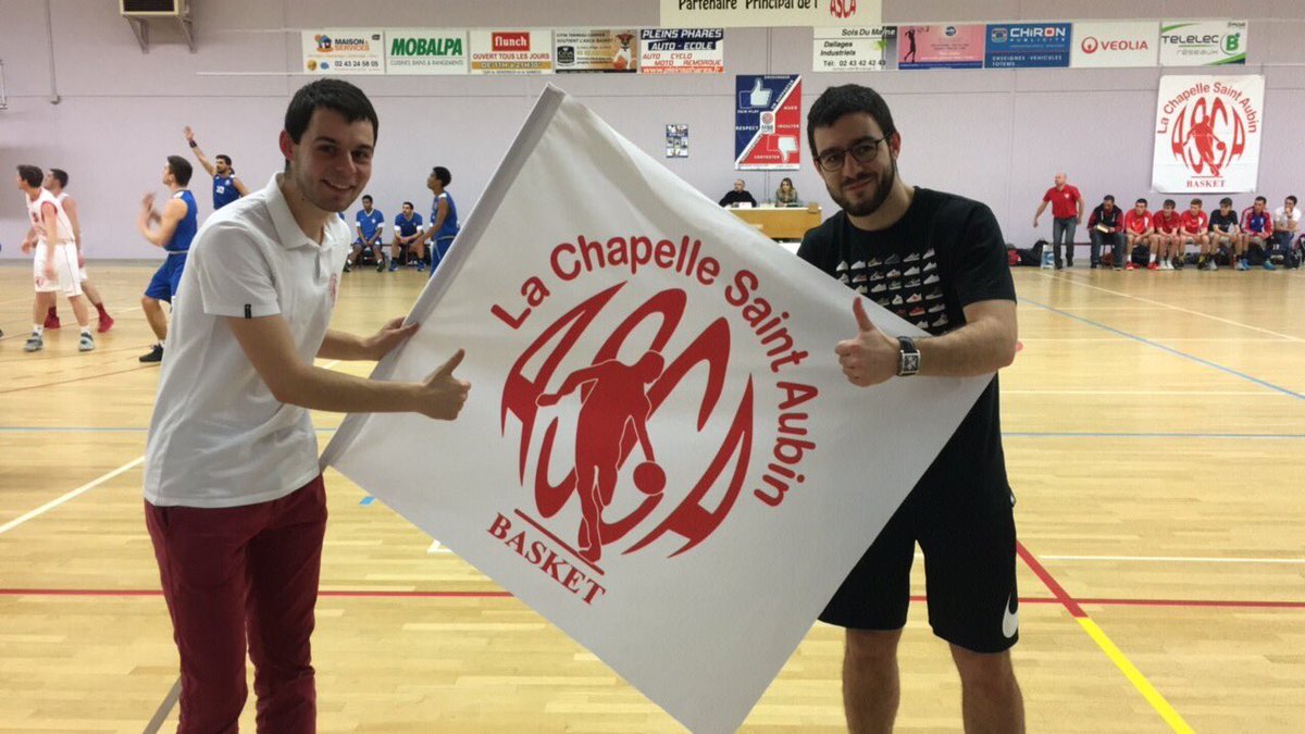 LADYHOOOP's tweet photo. Accueil de DINGUE au club de @ASCA_Basket qui nous a collecté plus de 200 paires ❤️Merci Nicolas &amp; co #ShareYourShoes #BasketSolidarité https://t.co/hwjT1eNP4J