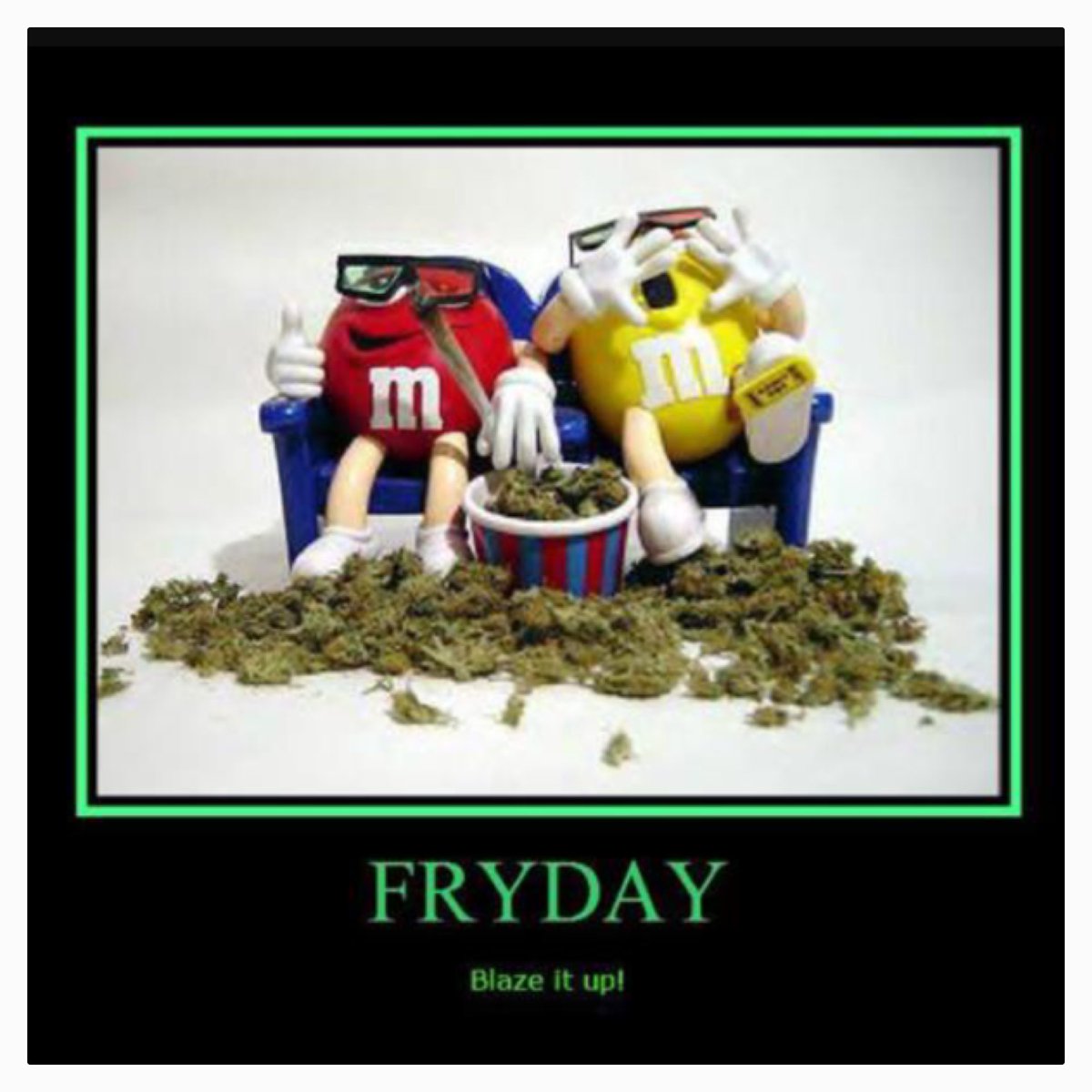 FlashBuds's tweet photo. Happy #flashbuds #friday friends! 🌿💚💨 ALL 1/2oz of each of our 23 #strains are only $170 all day!! https://t.co/IzQqvBNc81