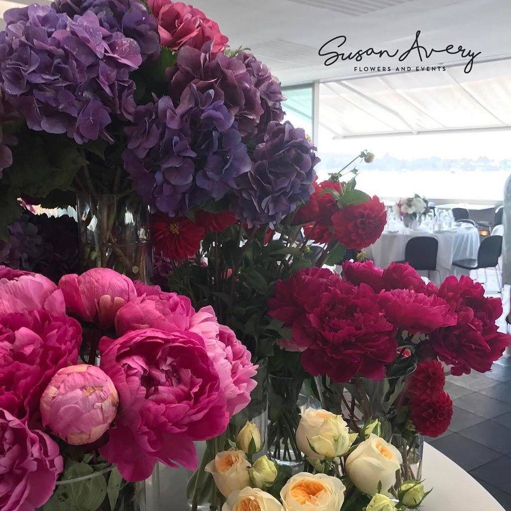 AveryEvents's tweet photo. #Joyous #colorful #flowers on the #entrance table 
#peony #hydrangea #roses #dahlia . In t… https://t.co/POJQQKXCSN https://t.co/wvtmpP1Smn