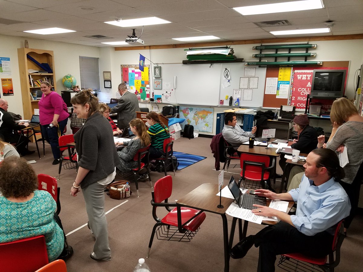 JoshStephenson_'s tweet photo. Ginny Duncan and Kate Piland, LHS Coaches facilitating the Google Cafe for teachers on Google Applications #480boost #CreatingHistory https://t.co/EZo4gx8Jt6
