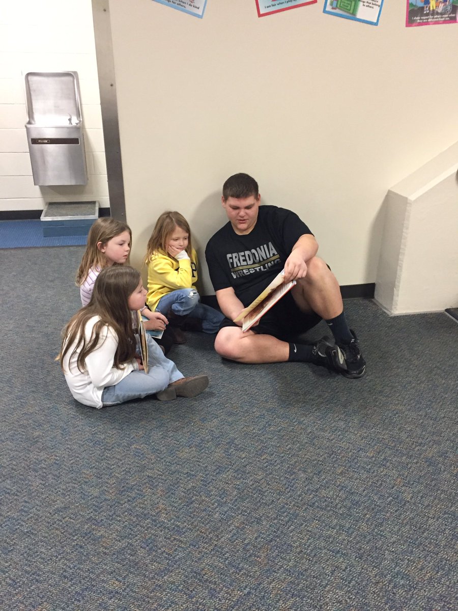 kristinnshields's tweet photo. Exciting day for 1st grade! Body Venture, reading with wrestlers, and autographs! @FredoniaLES @FredoniaJackets https://t.co/ZreWcODqKR