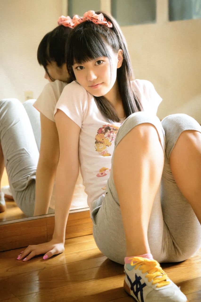 小倉唯　エロ  / X