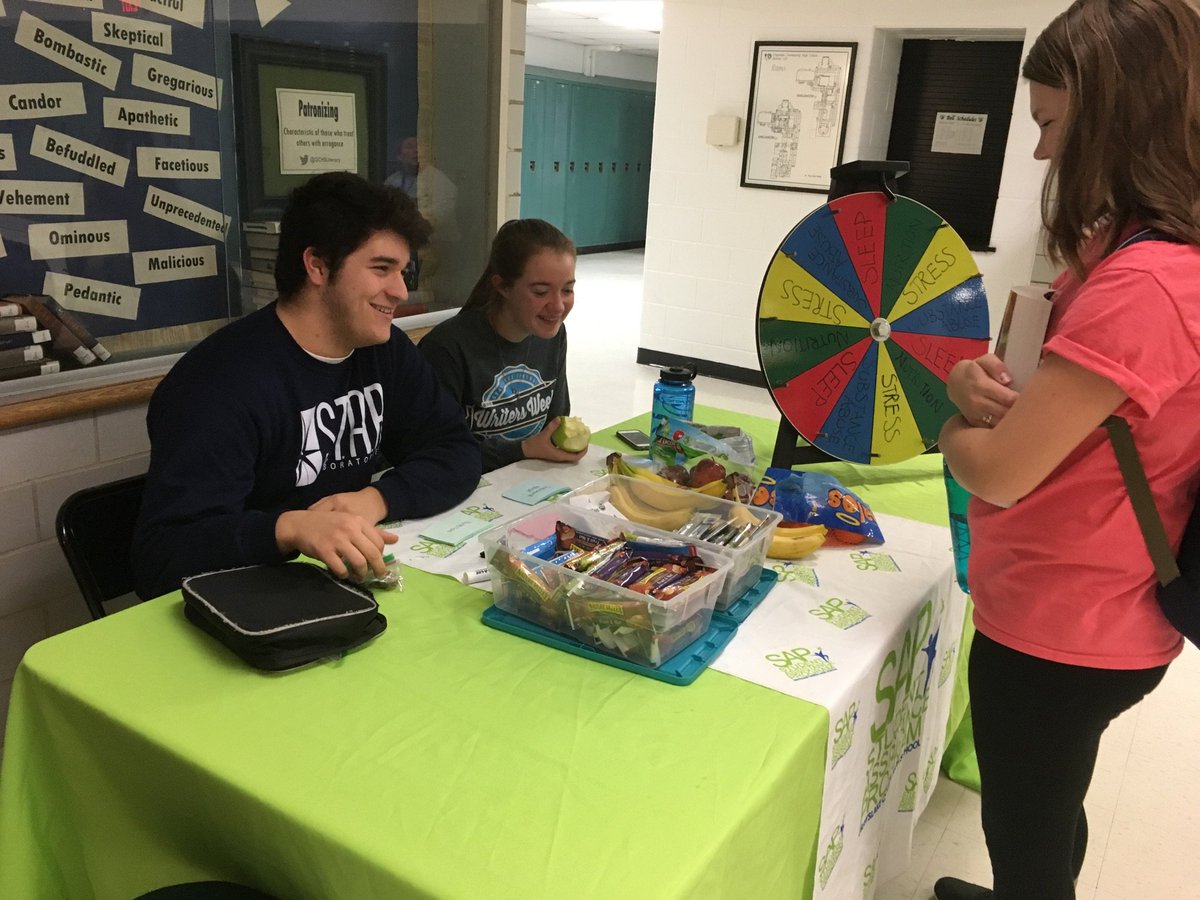 GoGCHSRams's tweet photo. Rams Dedicated spreading the word on making healthy choices! #d127getsreal https://t.co/JUc6TogNwn