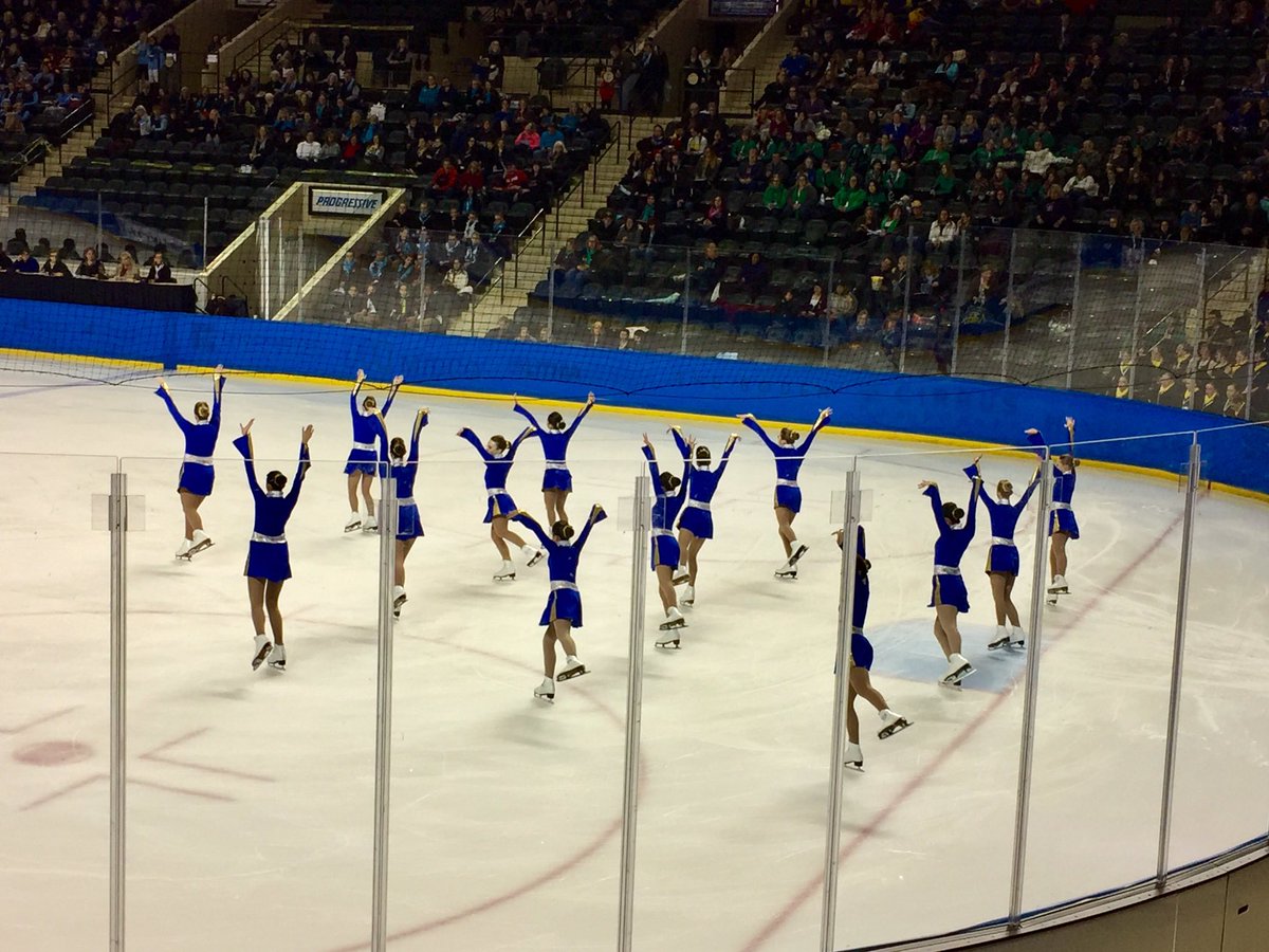 Crystallettes's tweet photo. Great skate by our fabulous Intermediate team!!💙⛸ #MidPac2017 https://t.co/TqsjtxRHs8