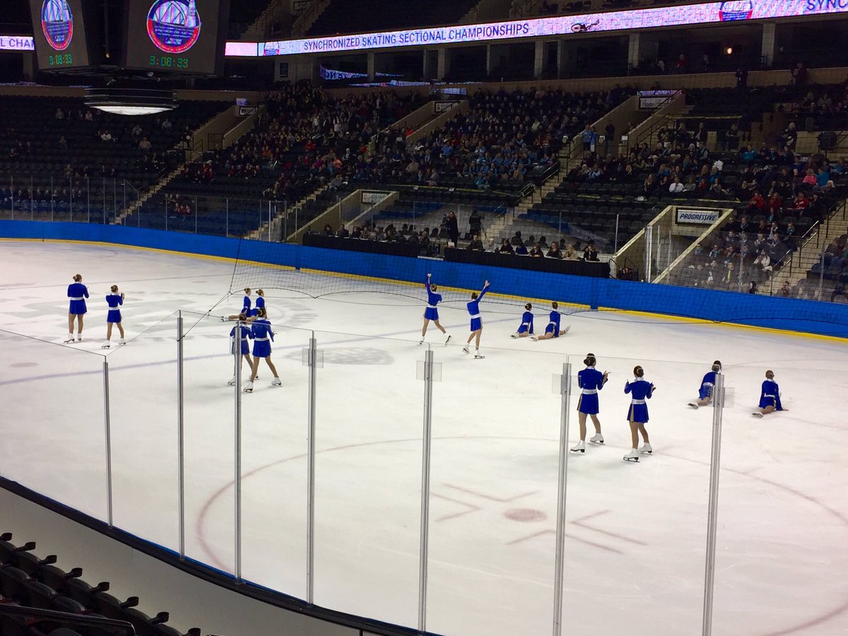 Crystallettes's tweet photo. Great skate by our fabulous Intermediate team!!💙⛸ #MidPac2017 https://t.co/TqsjtxRHs8