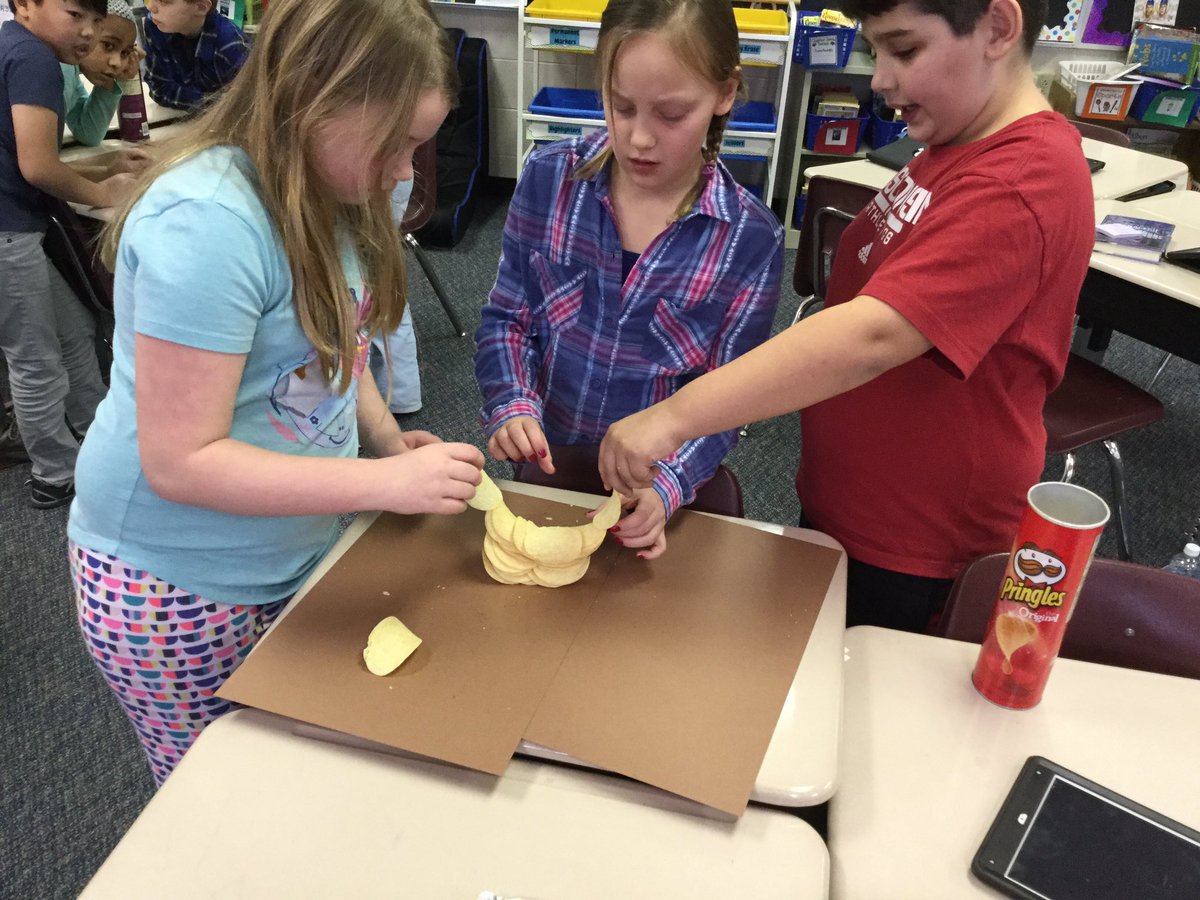 groelle4th's tweet photo. Community Building Activity in Room 211! @NISMilton #pringles https://t.co/y9PEDggNA3